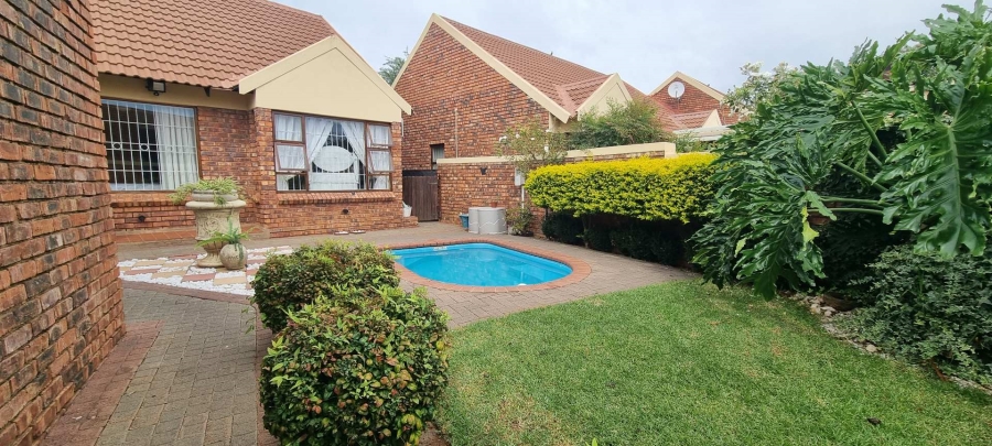 3 Bedroom Property for Sale in Langenhovenpark Free State